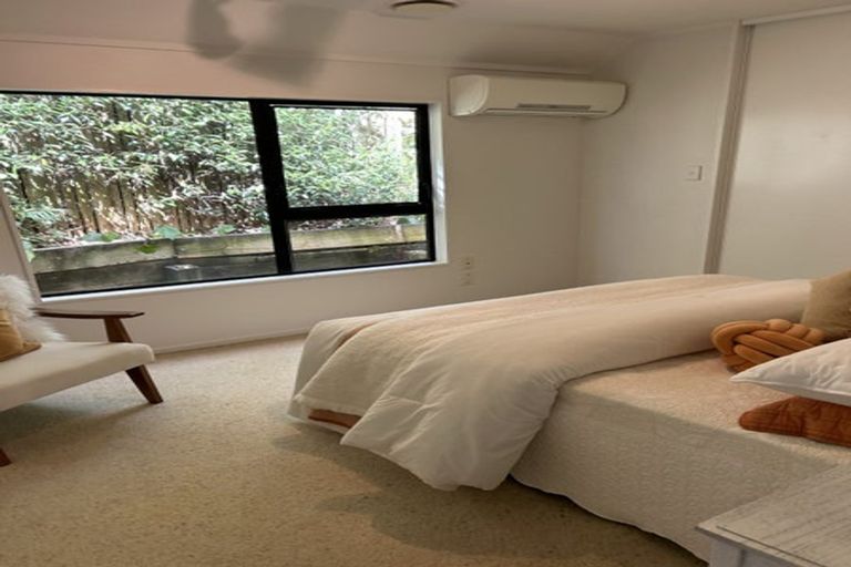 Photo of property in 1/1 Tern Place, Unsworth Heights, Auckland, 0632