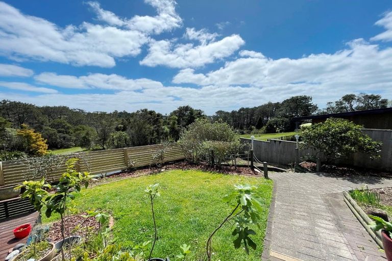 Photo of property in 3/90 Aberdeen Road, Campbells Bay, Auckland, 0620