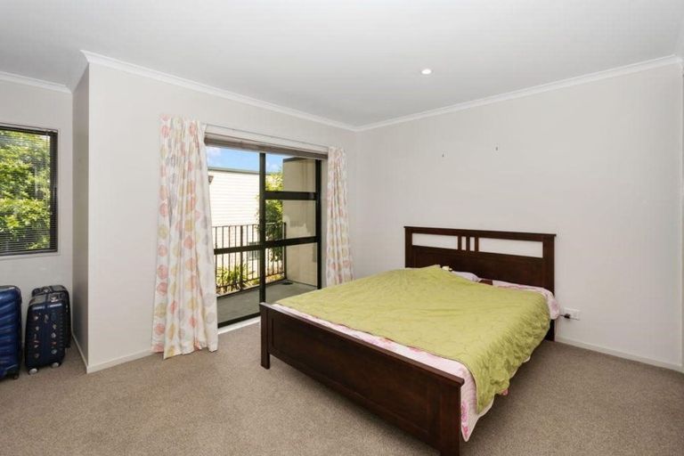 Photo of property in 10/17 Harbour View Road, Te Atatu Peninsula, Auckland, 0610