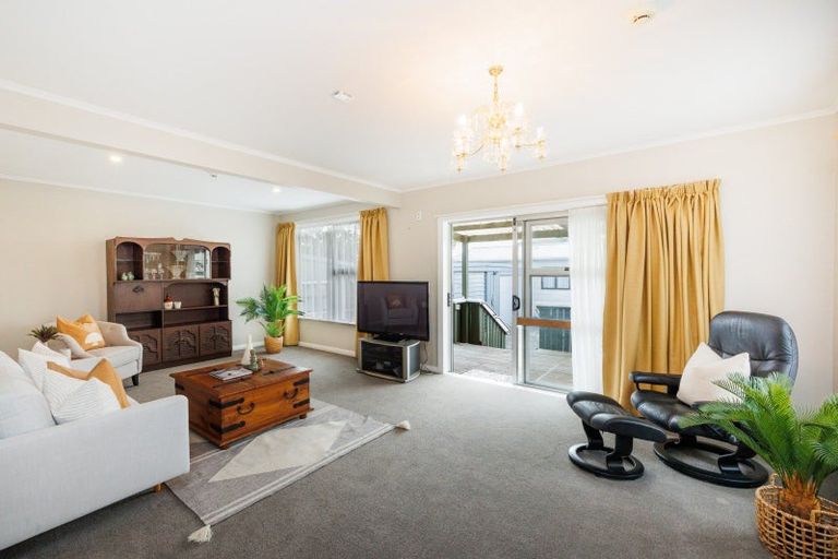 Photo of property in 9 Bristol Crescent, Roslyn, Palmerston North, 4414