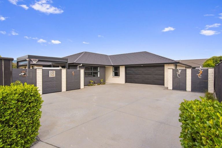 Photo of property in 47 San Priamo Place, Paraparaumu Beach, Paraparaumu, 5032