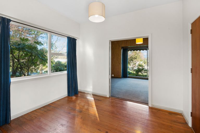 Photo of property in 181 Fifield Terrace, Opawa, Christchurch, 8023