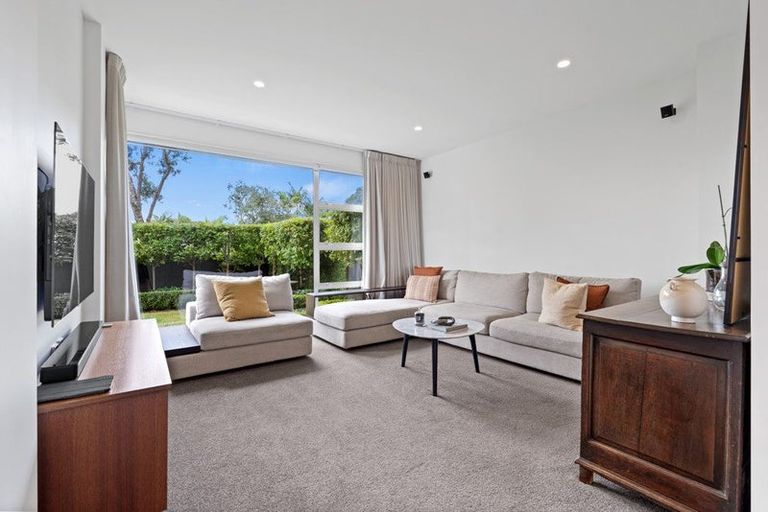 Photo of property in 52 Walton Street, Red Beach, 0932