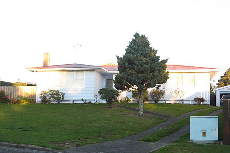 Photo of property in 15 Ngatuku Place, Tokoroa, 3420