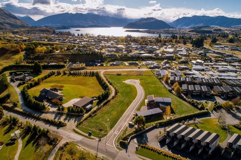 Photo of property in 12 Cleland Close, Wanaka, 9382