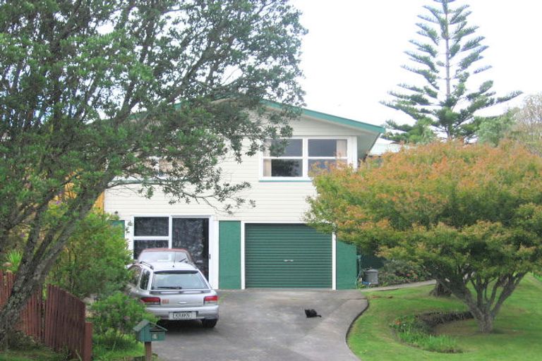 Photo of property in 4 South Pacific Place, Henderson, Auckland, 0612