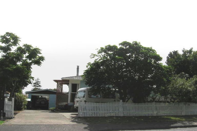 Photo of property in 17 Waari Avenue, Sunnyvale, Auckland, 0612