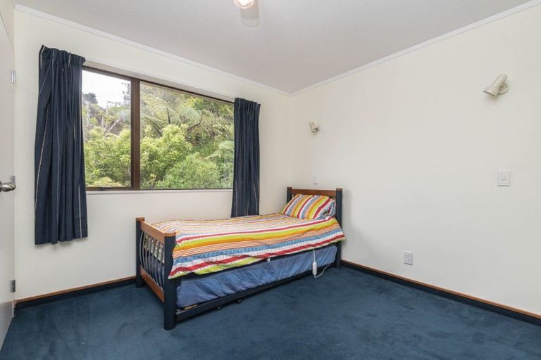 Photo of property in 39 Thatcher Crescent, Crofton Downs, Wellington, 6035