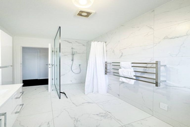 Photo of property in 36 Renata Crescent, Te Atatu Peninsula, Auckland, 0610