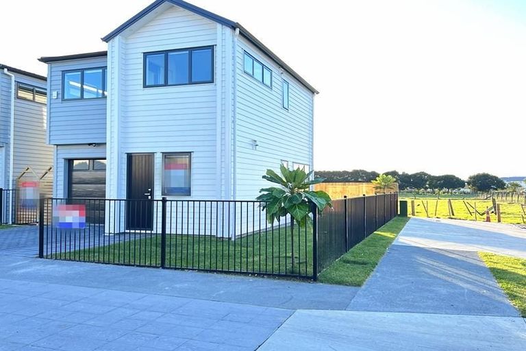 Photo of property in 27 Arahopu Place, Papakura, 2110