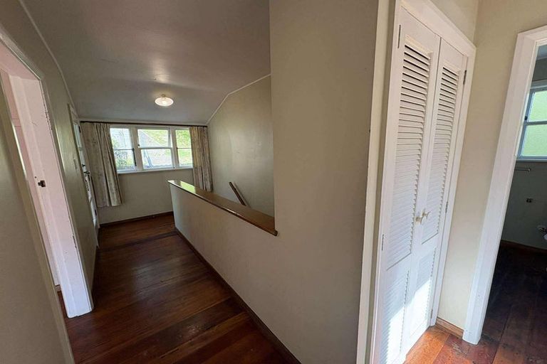 Photo of property in 21 Montgomery Avenue, Karori, Wellington, 6012