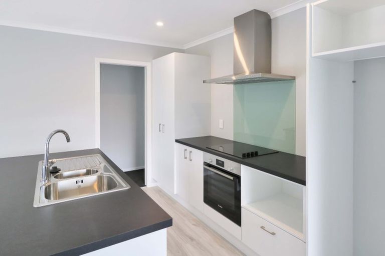 Photo of property in 4d Horoeka Street, Stokes Valley, Lower Hutt, 5019