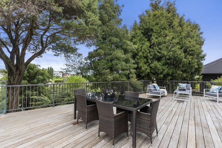Photo of property in 32b Parr Terrace, Castor Bay, Auckland, 0620
