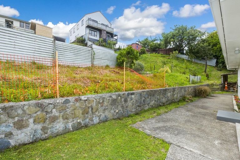 Photo of property in 39 Vista Crescent, Maoribank, Upper Hutt, 5018
