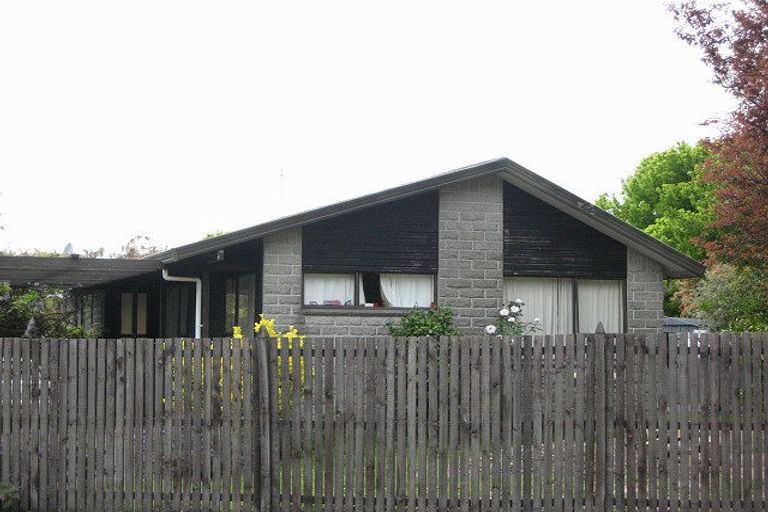 Photo of property in 21 Clivedon Place, Redwood, Christchurch, 8051