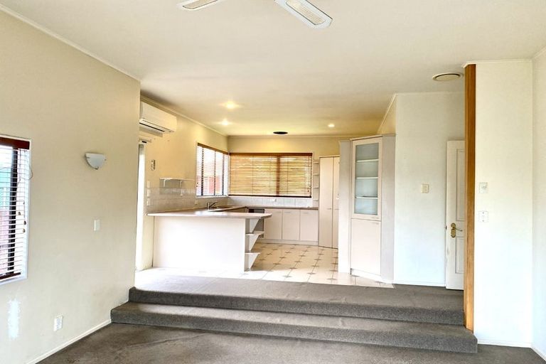 Photo of property in 13 Glenshee Place, Highland Park, Auckland, 2010