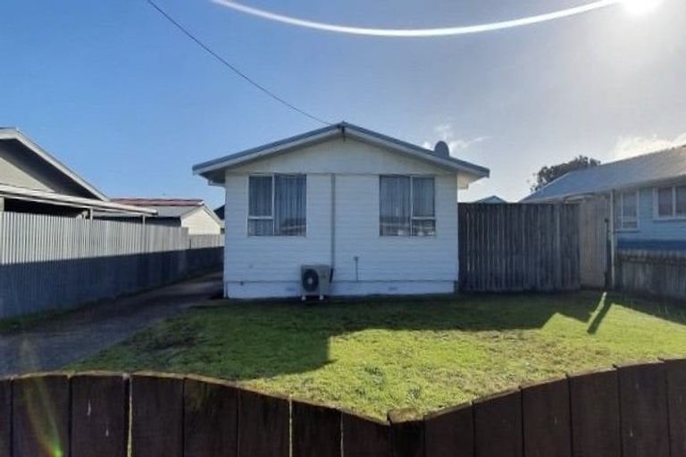 Photo of property in 35 Raupo Street, Castlecliff, Whanganui, 4501