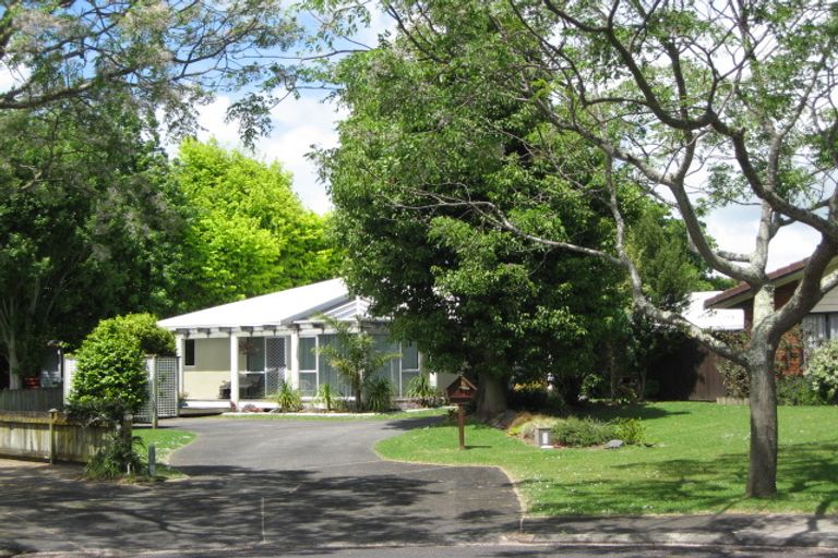 Photo of property in 21 Gardone Terrace, Conifer Grove, Takanini, 2112