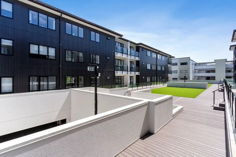 Photo of property in 9/130 Stancombe Road, Flat Bush, Auckland, 2016