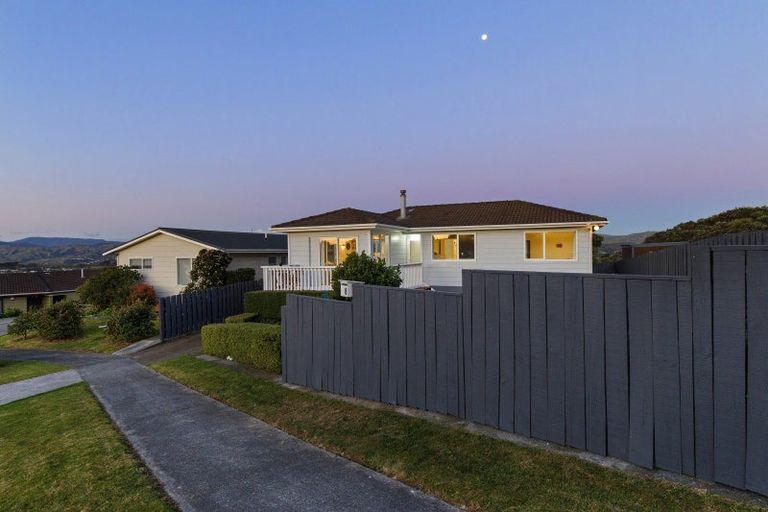 Photo of property in 8 Tikati View, Titahi Bay, Porirua, 5022