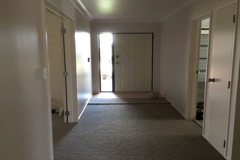 Photo of property in 14 Caltra Place, East Tamaki, Auckland, 2016