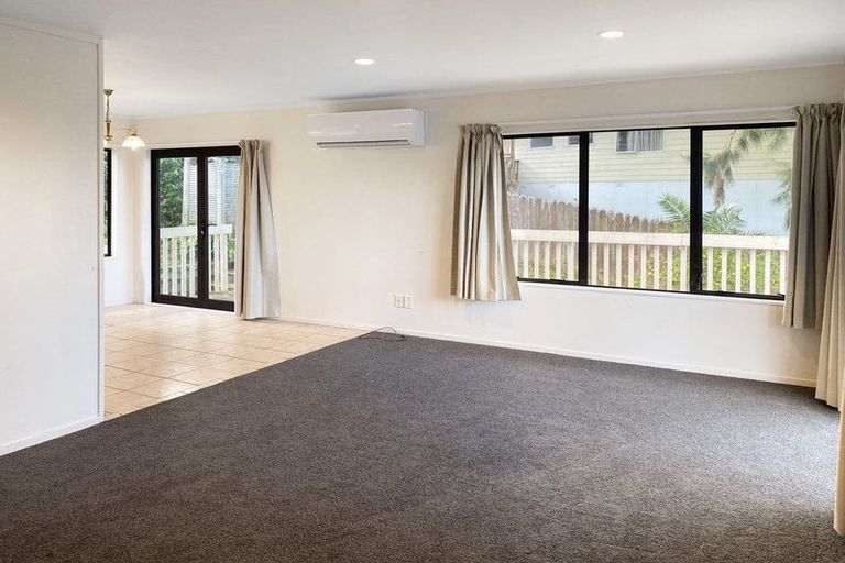 Photo of property in 9 Amery Place, West Harbour, Auckland, 0618
