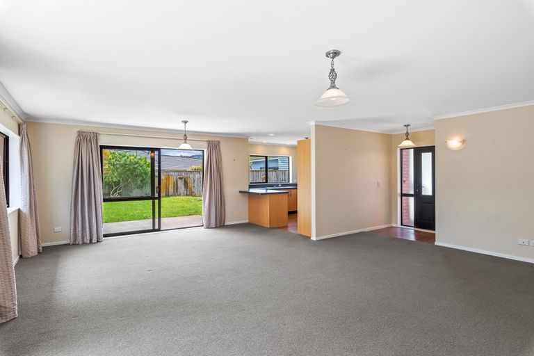 Photo of property in 8 Georgia Grove, Paraparaumu, 5032