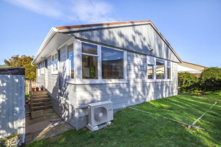 Photo of property in 11 Desert Gold Street, Ascot Park, Porirua, 5024