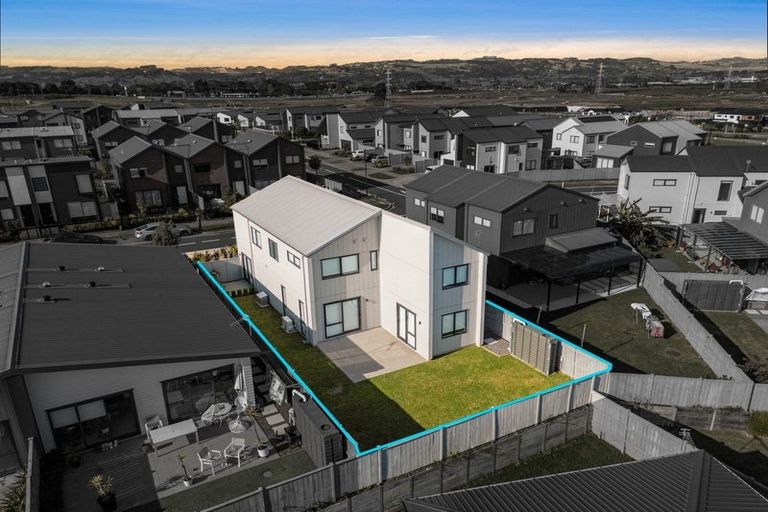 Photo of property in 5 Aquamarine Road, Rosehill, Papakura, 2113