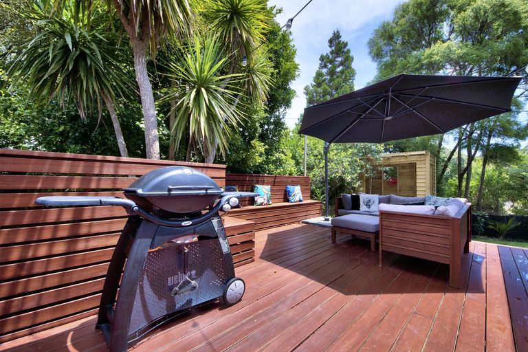 Photo of property in 30 Atkinson Road, Titirangi, Auckland, 0604