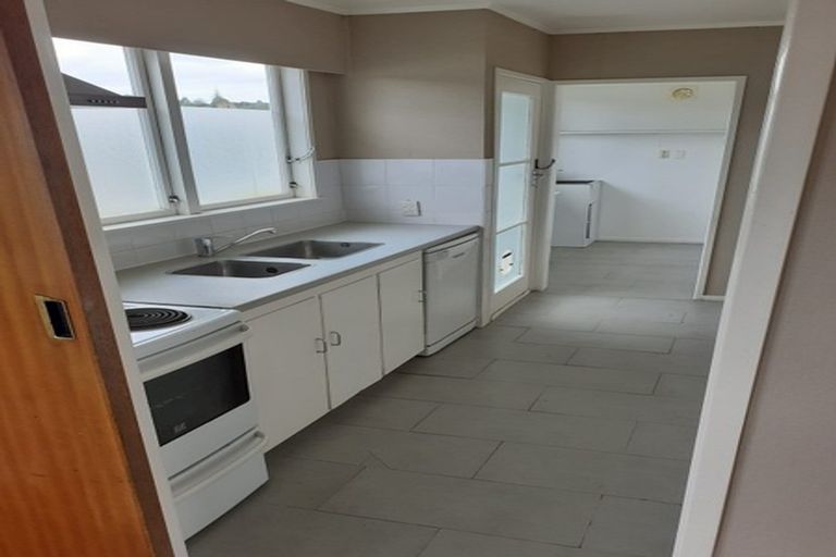 Photo of property in 81 Lauderdale Road, Birkdale, Auckland, 0626