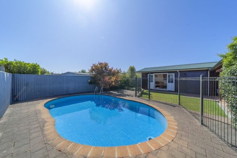 Photo of property in 10 Laurent Place, Greenmeadows, Napier, 4112
