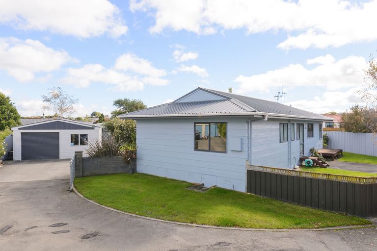 Photo of property in 28 Peppertree Glade, Kelvin Grove, Palmerston North, 4414