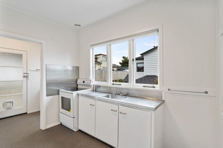 Photo of property in 88 Kelman Road, Kelston, Auckland, 0602