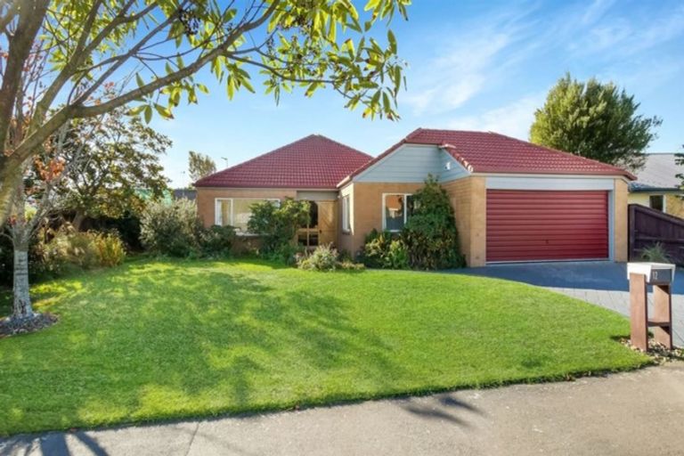 Photo of property in 12 Beauford Place, Parklands, Christchurch, 8083