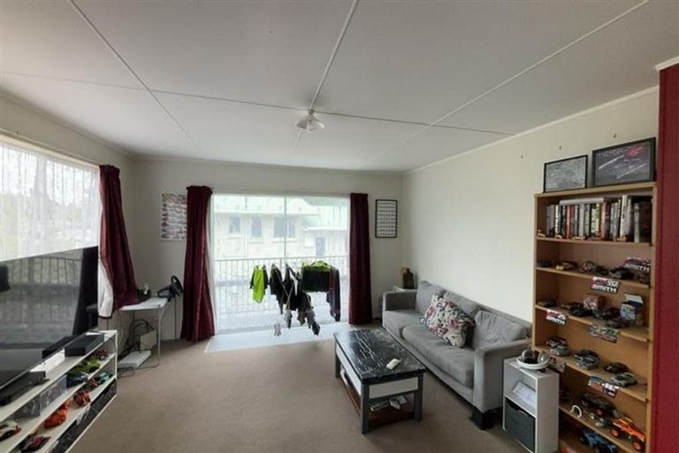 Photo of property in 31 Cumberland Street, Merrilands, New Plymouth, 4312