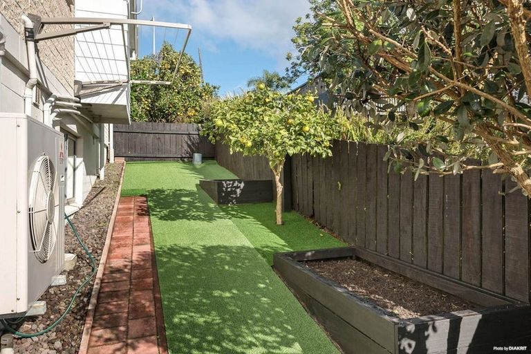 Photo of property in 2/139a Mokoia Road, Birkenhead, Auckland, 0626
