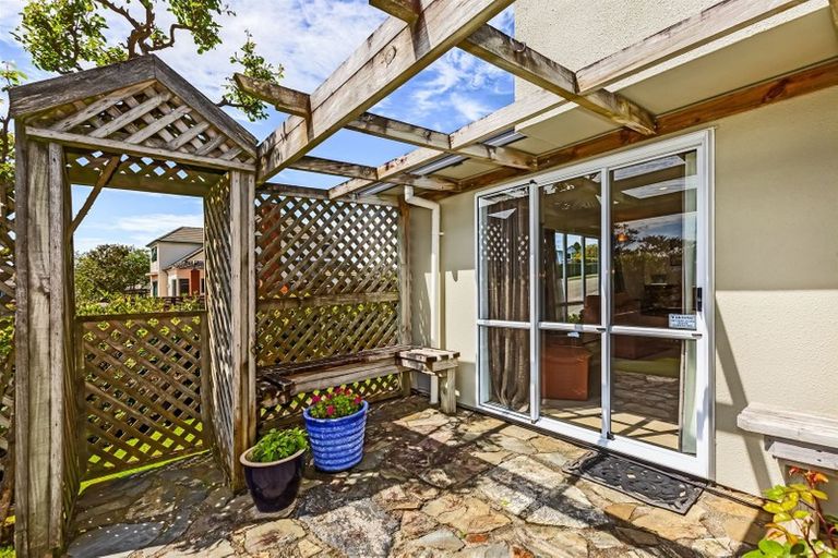 Photo of property in 9 Lanyon Place, Whitby, Porirua, 5024