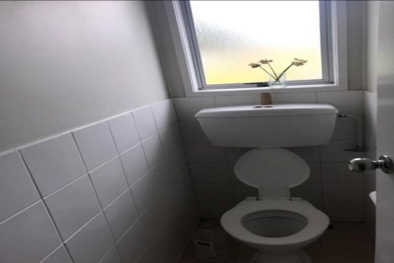 Photo of property in 5 Garner Place, Glenfield, Auckland, 0629