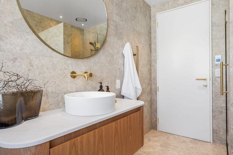 Photo of property in 2/17 Hewitts Road, Merivale, Christchurch, 8014