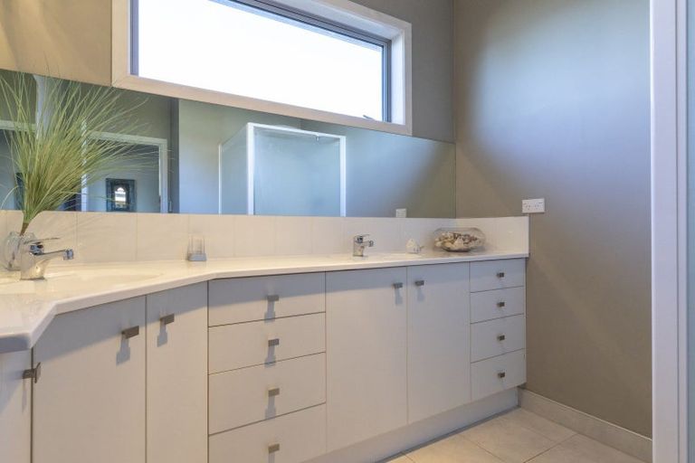 Photo of property in 10 Wakeman Road, Acacia Bay, Taupo, 3330