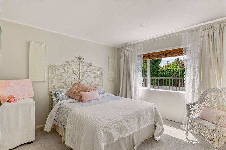 Photo of property in 2 Manaia Place, Mairangi Bay, Auckland, 0630