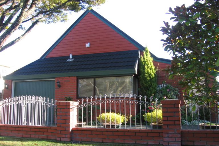 Photo of property in 65 Totara Crescent, Woburn, Lower Hutt, 5011