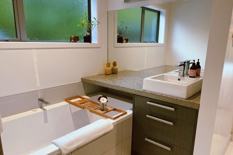 Photo of property in 17 Lookout Drive, Mount Creighton, Queenstown, 9371