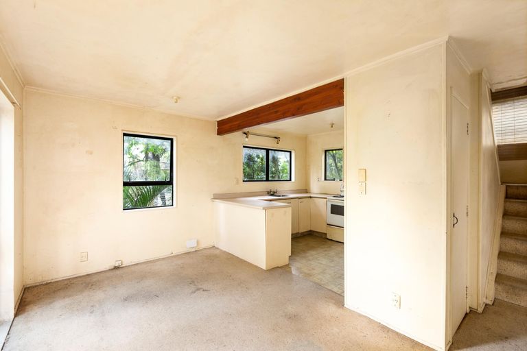 Photo of property in 59 Opanuku Road, Henderson Valley, Auckland, 0612