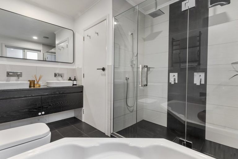 Photo of property in 18 Apirana Avenue, Glen Innes, Auckland, 1072