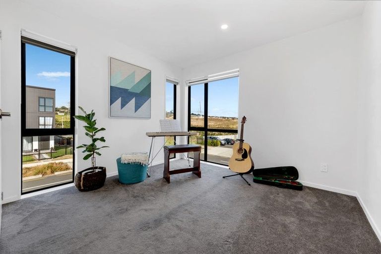 Photo of property in 28 Treeline Lane, Flat Bush, Auckland, 2019