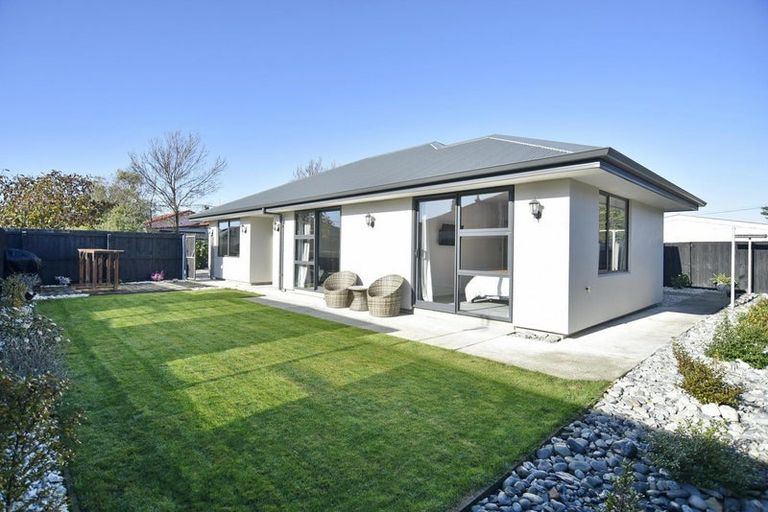 Photo of property in 411a Bower Avenue, Parklands, Christchurch, 8083