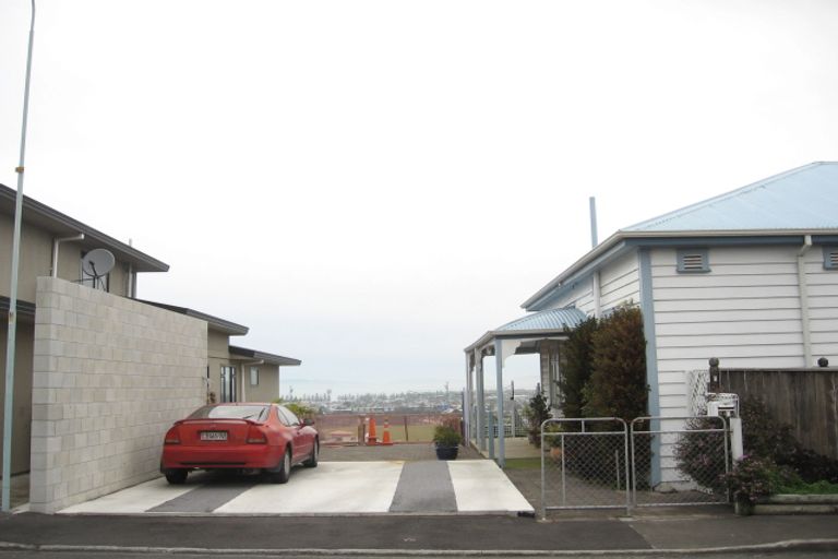 Photo of property in 24 May Avenue, Hospital Hill, Napier, 4110