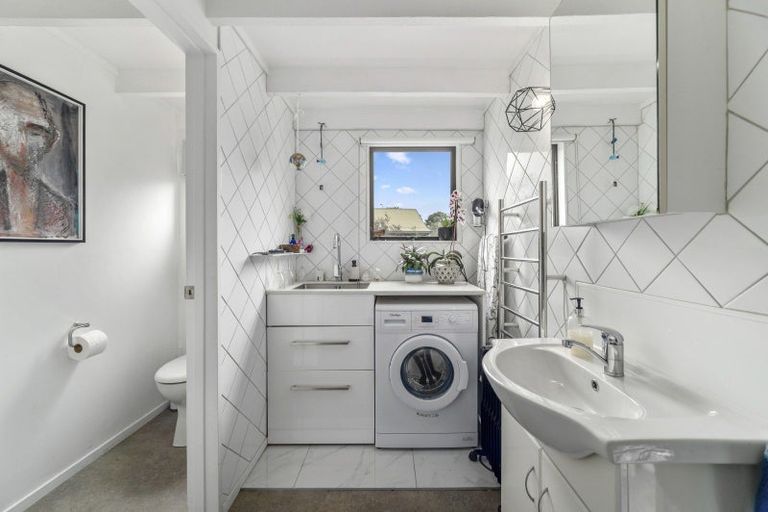 Photo of property in 2/7 Kereru Street, Two Mile Bay, Taupo, 3330